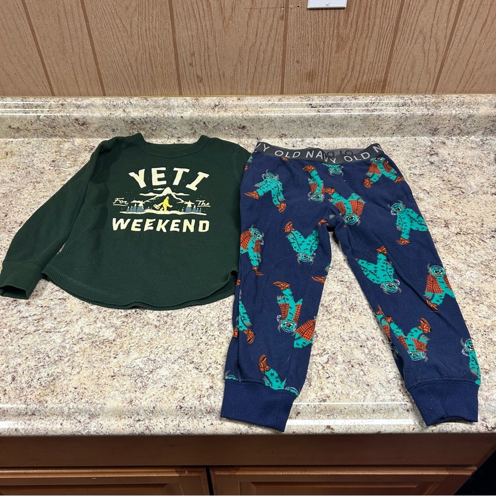 Old Navy Kids Yeti Pajama Set - Dark Green and Navy